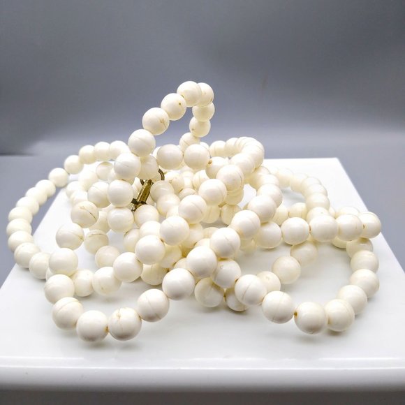 Vintage Super Long Strand of White Beads, Flapper Style Jewelry Wardrobe Basic - Picture 4 of 5